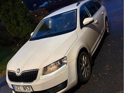 Vit Begagnad 2014 Skoda Octavia Ambition Kombi | 59 900 kr (Marknadspris)