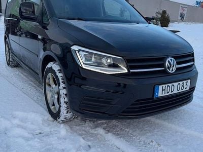 Begagnad VW Caddy Maxi 102 HK (75 kW) 2016 Deep black metallic Minibuss