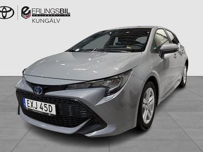 Grå Begagnad 2022 Toyota Corolla Hybrid Active Halvkombi | 229 900 kr (Marknadspris)