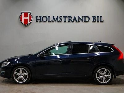 Mörkblå Begagnad 2015 Volvo V60 Summum Kombi | 189 800 kr (Lite dyr)