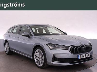 Pebble silver metallic Begagnad 2024 Skoda Superb Kombi | 425 000 kr (Marknadspris)