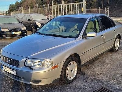 Ljusgrå Begagnad 2005 Volvo S80 Sedan | 49 900 kr (Marknadspris)