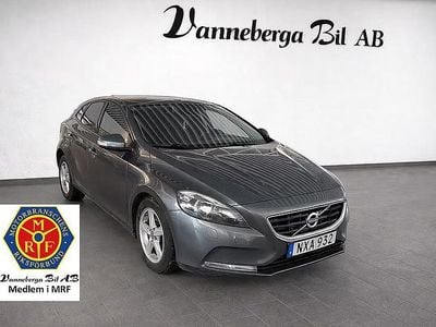 Grå Begagnad 2013 Volvo V40 Kinetic Halvkombi | 94 900 kr (Marknadspris)