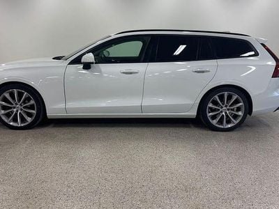 Vit Begagnad 2019 Volvo V60 Momentum Kombi | 239 900 kr (Marknadspris)