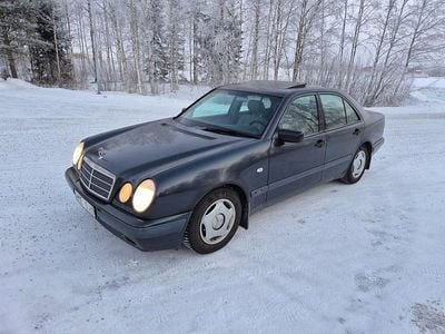 Begagnad 1999 Mercedes E240 Sedan | 22 000 kr