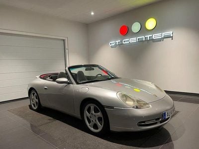 Silvermetallic/ljusgrått läder Begagnad 2001 Porsche 911 Carrera Cab | 349 900 kr