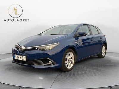 Begagnad Toyota Auris Hybrid Active 136 HK (100 kW) 2017 Mörkblå Halvkombi