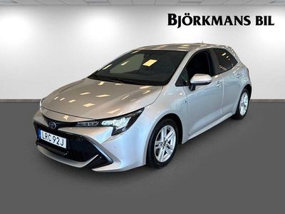Begagnad Toyota Corolla Hybrid Active 98 HK (72 kW) 2021 Silver Halvkombi