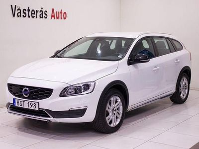 Vit Begagnad 2016 Volvo V60 CC Momentum Kombi | 185 000 kr (Marknadspris)