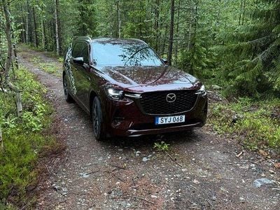 Röd Begagnad 2024 Mazda CX-80 Homura-Line SUV | 594 500 kr (Marknadspris)