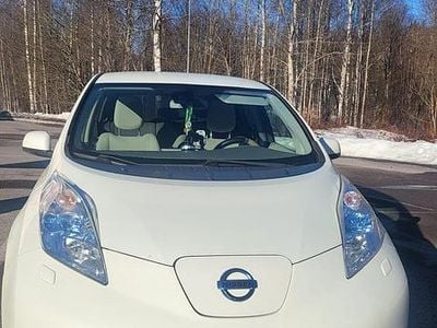 Begagnad Nissan Leaf 80 kW (109 HK) 2013 Vit Halvkombi