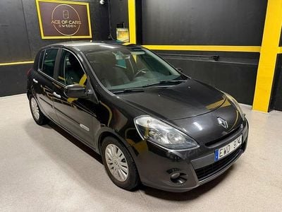 Svart Begagnad 2011 Renault Clio II Halvkombi | 29 990 kr (Marknadspris)