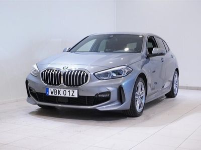 Grå/silver Begagnad 2024 BMW 118 M Sport Halvkombi | 309 500 kr (Dyr)