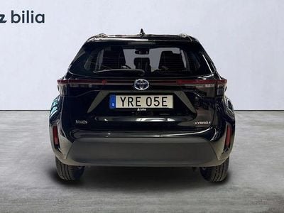 Svart Begagnad 2022 Toyota Yaris Hybrid Active | 249 900 kr (Marknadspris)