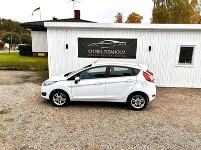 Vit Begagnad 2016 Ford Fiesta Titanium Halvkombi | 109 900 kr (Marknadspris)