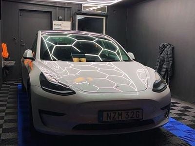 Begagnad 2023 Tesla Model 3 Standard Range Sedan | 310 000 kr (Bra pris)