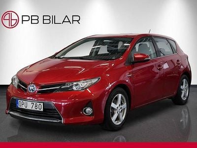 Röd Begagnad 2013 Toyota Auris Hybrid Active Halvkombi | 109 900 kr (Marknadspris)