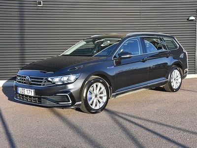 Mörkgrå Begagnad 2021 VW Passat GTE Kombi | 299 900 kr (Lite dyr)