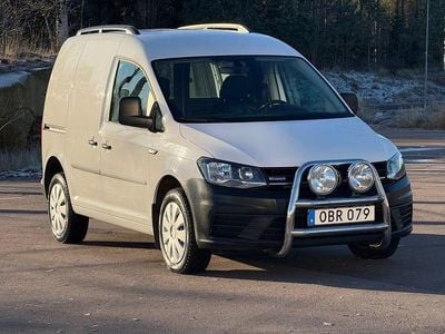 Vit Begagnad 2016 VW Caddy Minibuss | 148 000 kr (Marknadspris)