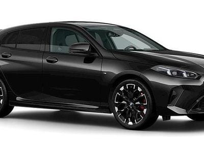 Svart Ny 2025 BMW M135 Comfort Edition Halvkombi | 717 100 kr