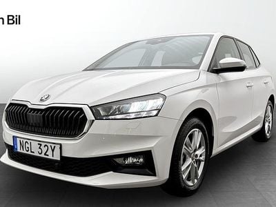 Vit (moon white metallic) Begagnad 2023 Skoda Fabia Comfort Halvkombi | 196 000 kr (Bra pris)