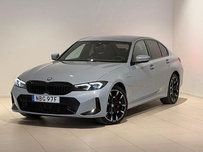 Grå Begagnad 2024 BMW 330e Comfort Edition Sedan | 549 000 kr (Marknadspris)
