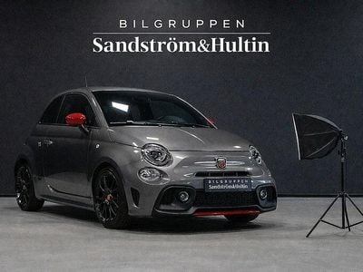 Grå Begagnad 2022 Abarth 595 Halvkombi | 209 000 kr (Marknadspris)
