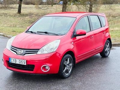 Röd Begagnad 2012 Nissan Note Halvkombi | 27 900 kr (Marknadspris)