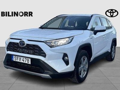 Vit Begagnad 2020 Toyota RAV4 Hybrid Active SUV | 349 900 kr (Lite dyr)