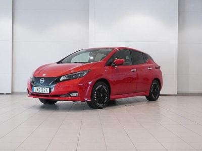 Röd Begagnad 2022 Nissan Leaf N-Connecta Halvkombi | 174 900 kr (Marknadspris)