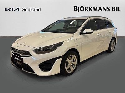 Begagnad Kia Ceed Sportswagon 105 HK (77 kW) 2023 /hw2/ deluxe white m Kombi