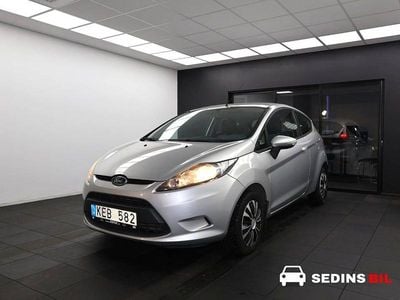 Grå Begagnad 2010 Ford Fiesta Halvkombi | 44 900 kr (Marknadspris)