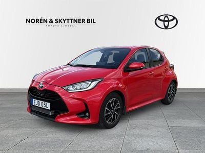 Begagnad Toyota Yaris Hybrid Active 117 HK (86 kW) 2021 Röd Halvkombi