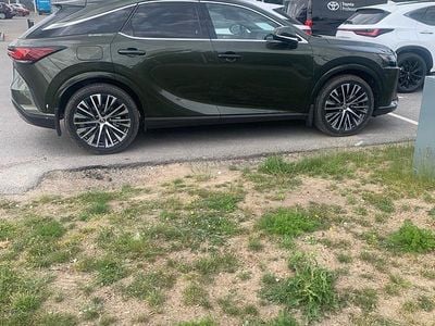 Begagnad Lexus RX450h+ Executive Line 309 HK (227 kW) 2023 Grönmetallic