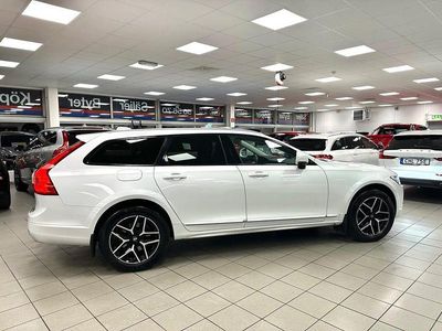 Vit Begagnad 2019 Volvo V90 CC Momentum Kombi | 369 500 kr (Lite dyr)