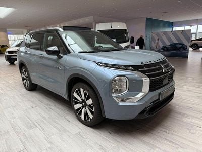 Vit solid Ny 2025 Mitsubishi Outlander P-HEV Edition SUV | 609 900 kr