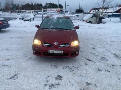 Begagnad Nissan Almera Tino 114 HK (83 kW) 2001 Röd Minibuss