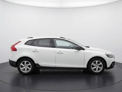 Vit Begagnad 2017 Volvo V40 CC Kombi | 149 990 kr (Marknadspris)
