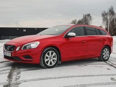 Passion red solid Begagnad 2012 Volvo V60 R-Design Kombi | 75 000 kr (Marknadspris)