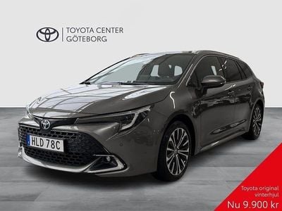 Grön Begagnad 2024 Toyota Corolla Style Kombi | 309 900 kr (Marknadspris)