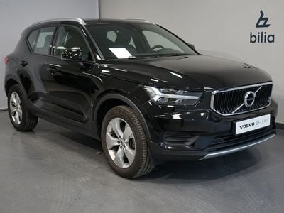 Svart Begagnad 2021 Volvo XC40 Momentum SUV | 259 000 kr (Marknadspris)