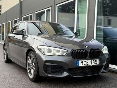 Grå Begagnad 2016 BMW M135 Halvkombi | 254 900 kr (Marknadspris)