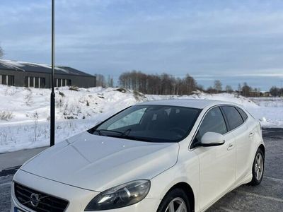 begagnad Volvo V40 D4 Momentum Euro 5