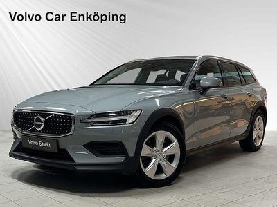 Grå Begagnad 2023 Volvo V60 CC Core Kombi | 399 900 kr (Lite dyr)