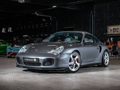 Grå Begagnad 2001 Porsche 996 Turbo Sportkupé | 849 996 kr
