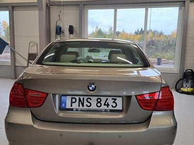 Begagnad BMW 318 143 HK (105 kW) 2009 Sedan