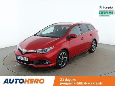 Mörkröd Begagnad 2015 Toyota Auris Touring Sports Active Kombi | 107 000 kr