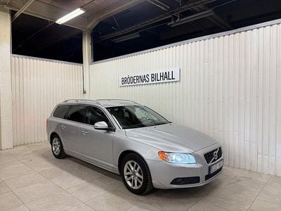 Ljusgrå Begagnad 2010 Volvo V70 Summum Kombi | 104 900 kr (Marknadspris)