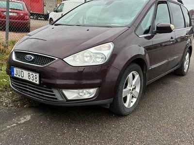 Röd Begagnad 2009 Ford Galaxy Minibuss | 13 000 kr