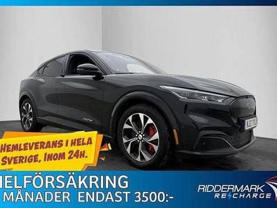 Svart Begagnad 2021 Ford Mustang Mach-E SUV | 339 900 kr (Marknadspris)